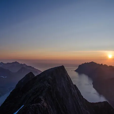 Senja, 2 Bedroom Apartment, Surrounded By The Northern Lights And The Midnight Sun Lägenhet Finnsnes
