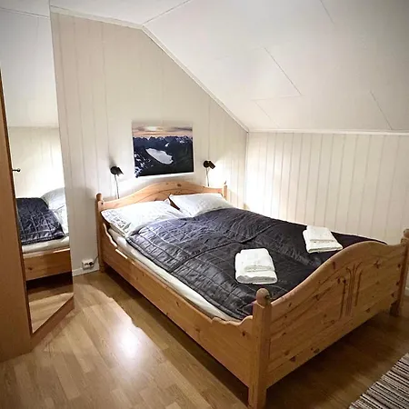 Senja, 2 Bedroom Apartment, Surrounded By The Northern Lights And The Midnight Sun Finnsnes