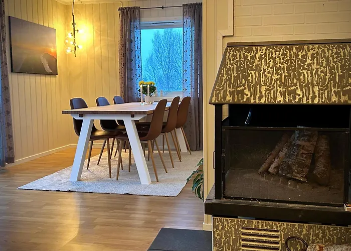 Senja, 2 Bedroom Apartment, Surrounded By The Northern Lights And The Midnight Sun Finnsnes