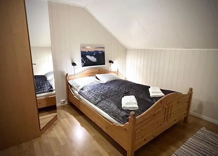 Senja, 2 Bedroom Apartment, Surrounded By The Northern Lights And The Midnight Sun Finnsnes